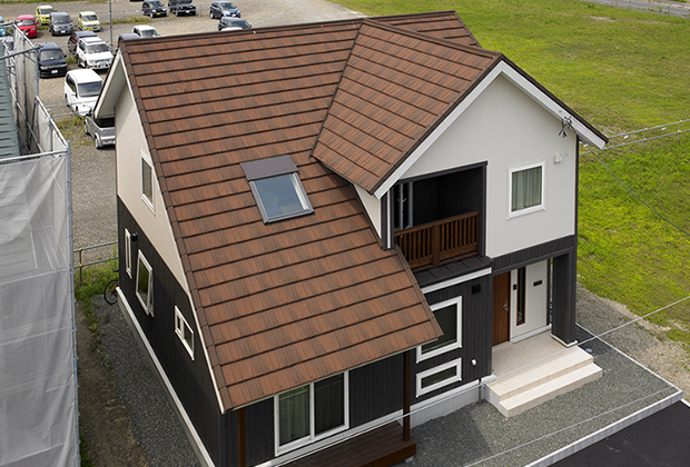 �yCORONA[�R���i]�zAHI ROOFING �{�H�ʐ^